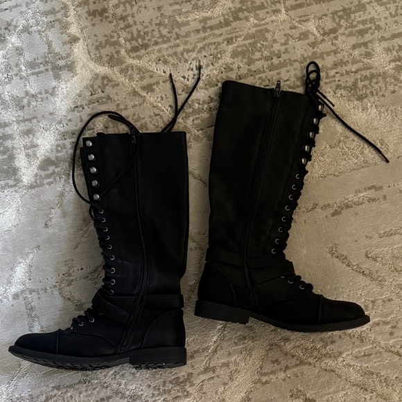 Mossimo Stylish Black Lace-Up Boots for Women - Picture 2 of 3